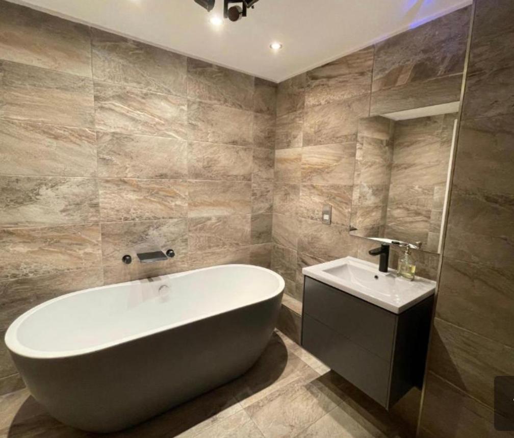 אדינבורו Holiday Apartment In Old Town מראה חיצוני תמונה